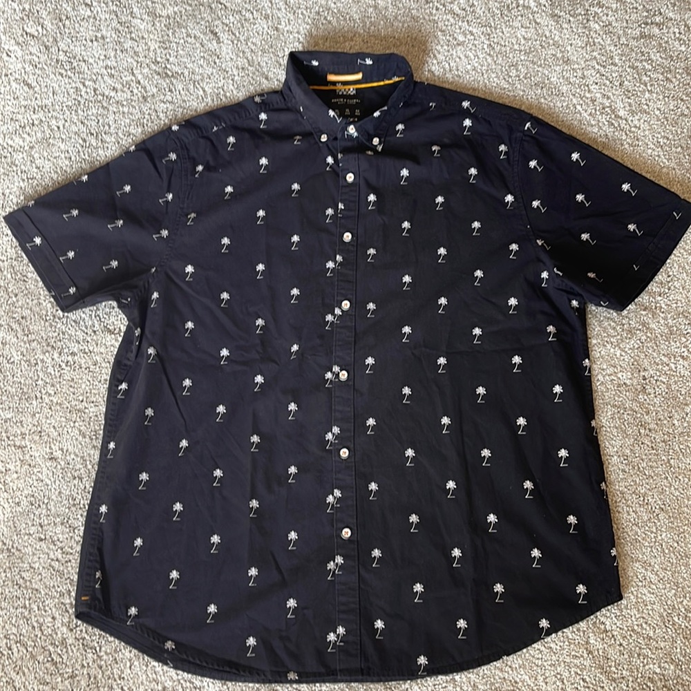 NWOT Denim & Flower Short Sleeved Button Down Dress Shirt. Slim Fit. XL